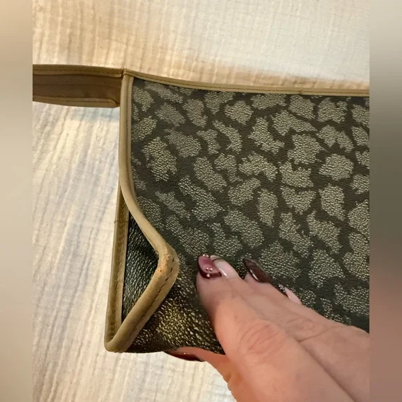 YSL clutch - Picture 8 of 17
